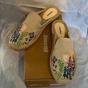 NIB Soludos Tan Embroidered Women's Espadrilles
